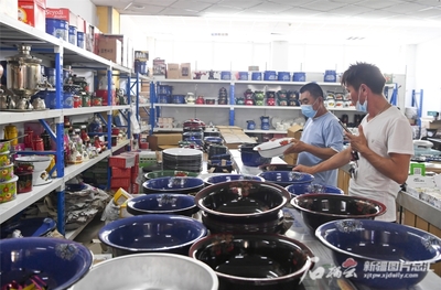 中亞商貿走廊巴克圖口岸煥發新活力 日用百貨貿易迎來蓬勃發展